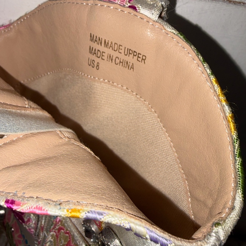 Floral Embroidered Women's Boots - Picture 4 of 4